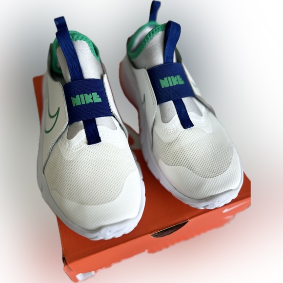 NIKE FLEX RUNNER 2 GS 'SUMMIT WHITE/STADIUM GREEN' (Size 4.5Y) - Picture 2 of 14